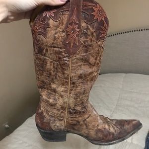 Old Gringo cowgirl boots.
